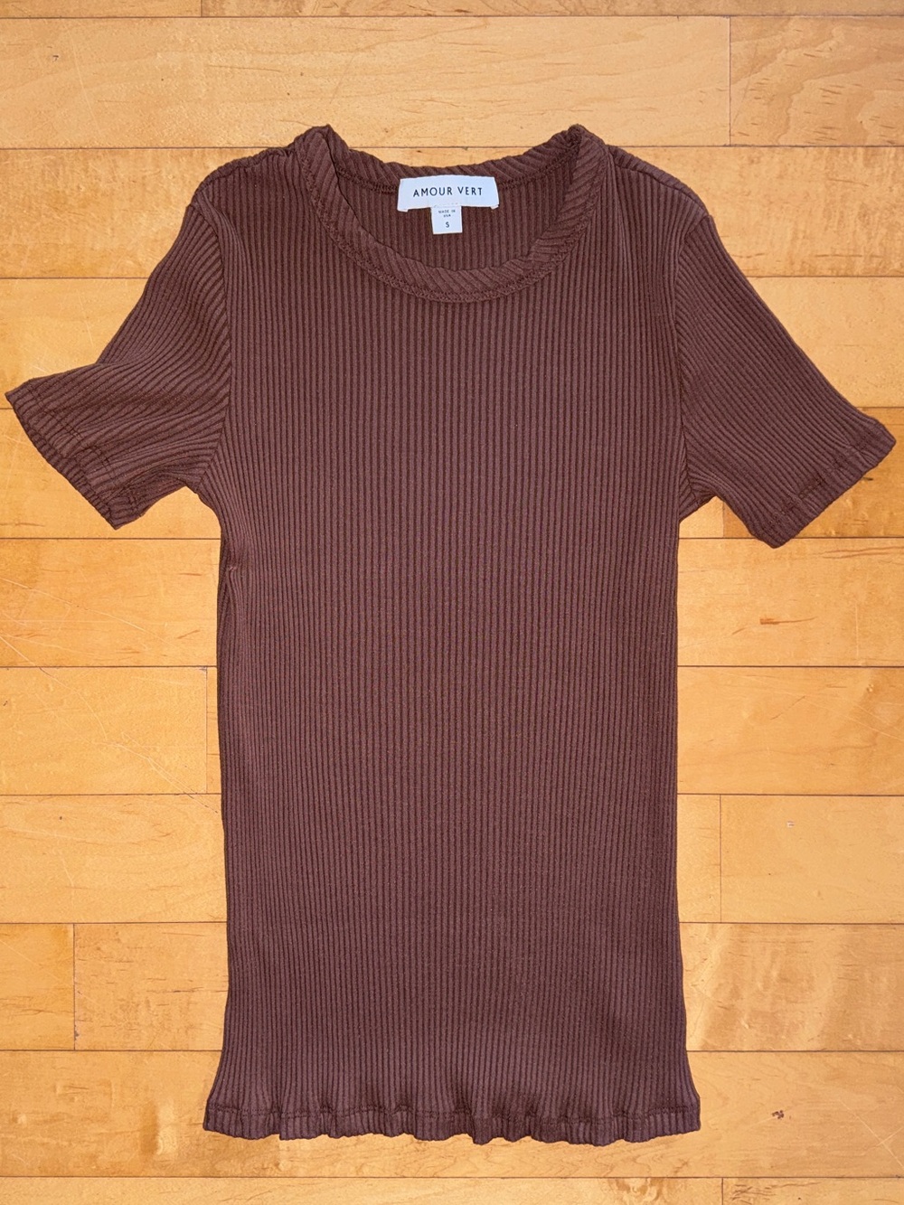 Amour Vert Ribbed Short Sleeve Tee in Chocolate Brown - small